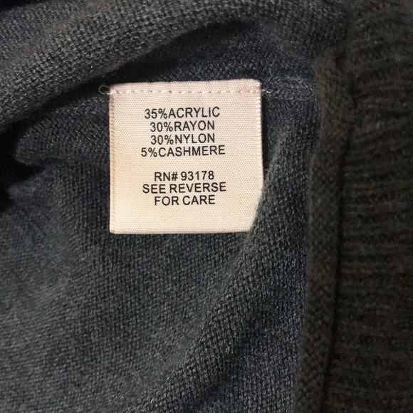 Sweater dress. - Picture 11 of 11